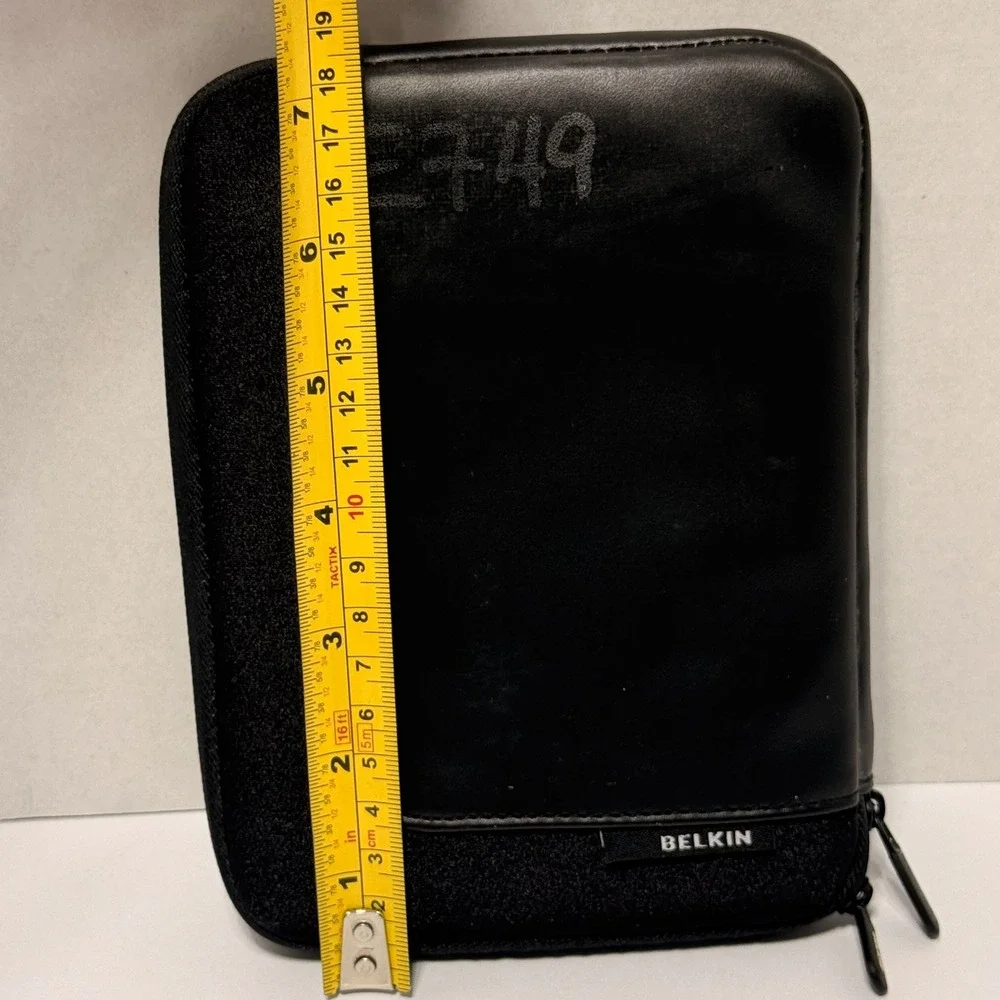 Belkin Black Padded Tablet Sleeve Zippered Case Minimalist Tech Cover 6 In‎ Wide